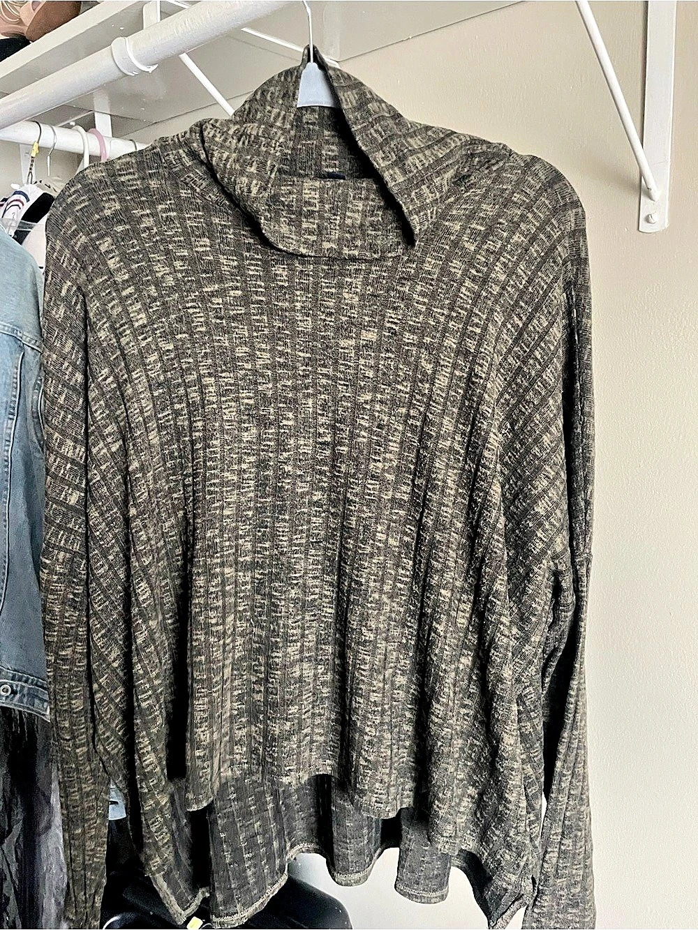 American Eagle Outfitters Women's Cowl Neck Sweater Size Large